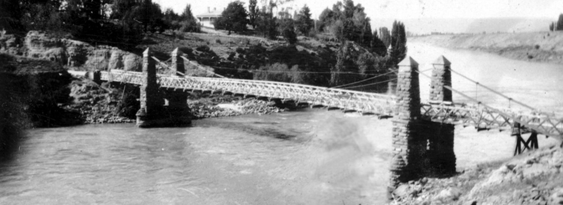 clyde bridge - Hartley Homestead B&B, Clyde, Central Otago